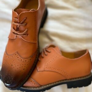 NWOT femme/androgynous tan/brown oxfords